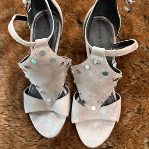 Kendall & Kylie grey soft leather heels with a look of suede. Size 6M